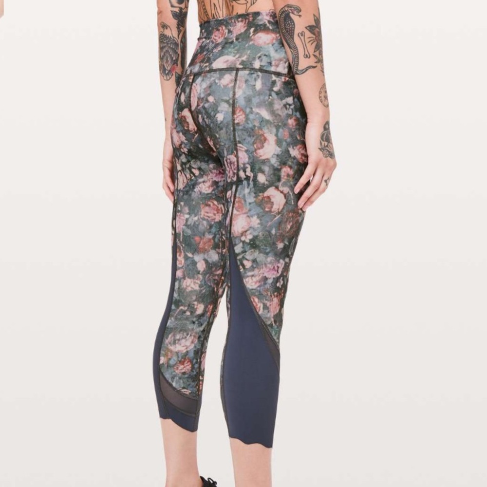 Lululemon Wunder Under Crop II (Special Edition) *Scallop 24" Frosted